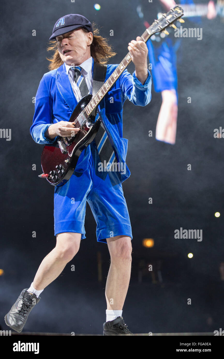 Chicago, Illinois, USA. 17th Feb, 2016. Guitarist ANGUS YOUNG of AC/DC performs live on the Rock or Bust tour at the United Center in Chicago, Illinois © Daniel DeSlover/ZUMA Wire/Alamy Live News Stock Photo