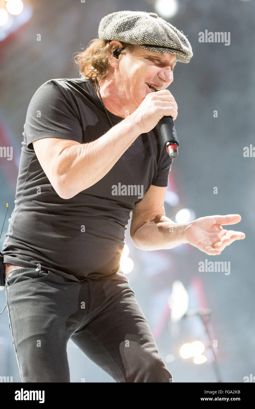 Chicago, Illinois, USA. 17th Feb, 2016. Singer BRIAN JOHNSON of AC/DC ...