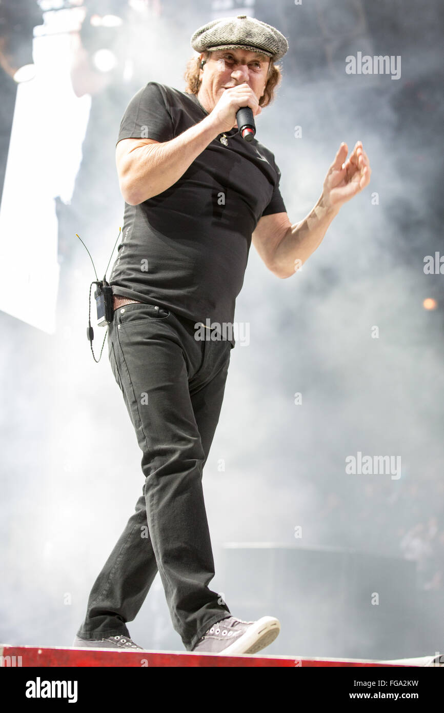 Chicago, Illinois, USA. 17th Feb, 2016. Singer BRIAN JOHNSON of AC/DC performs live on the Rock or Bust tour at the United Center in Chicago, Illinois © Daniel DeSlover/ZUMA Wire/Alamy Live News Stock Photo