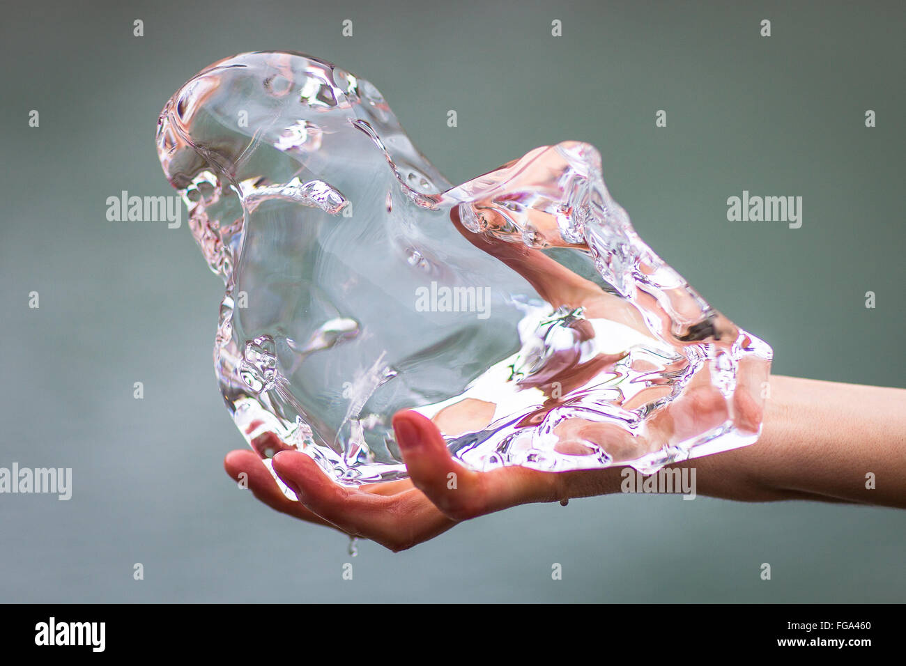 лед и пламень. вода снежинка. снег в ладошках. растаете от тепла. снеговая нагрузка на кр.