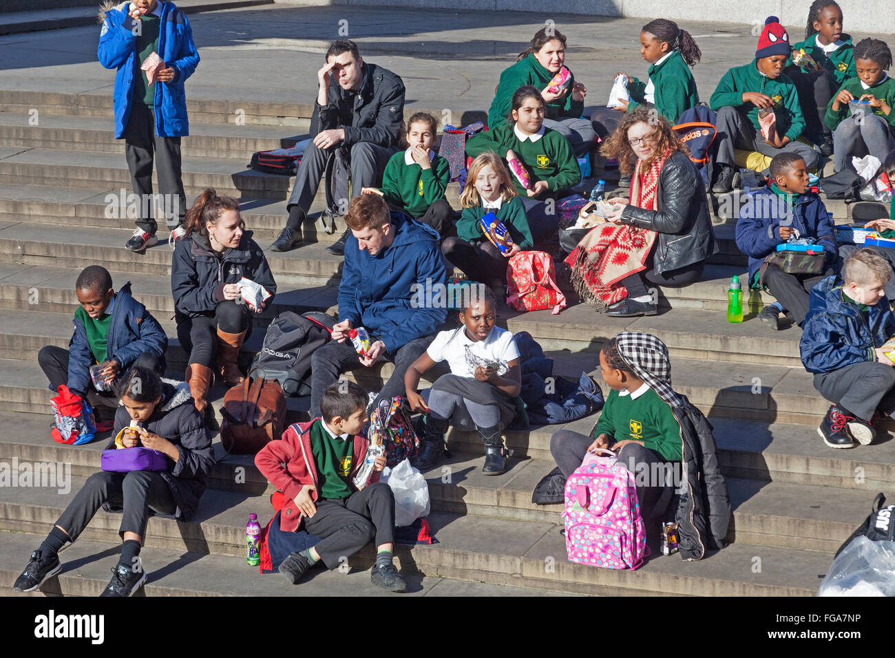 London, Trafalgar Square   A primary school party lunching on the steps of the square Stock Photo