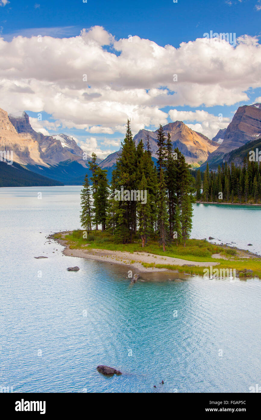 Spirit Island in Maligne Lake, the largest glacier-formed lake in the ...
