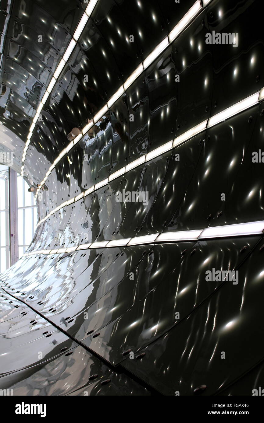 Curved glass structure hi-res stock photography and images - Alamy