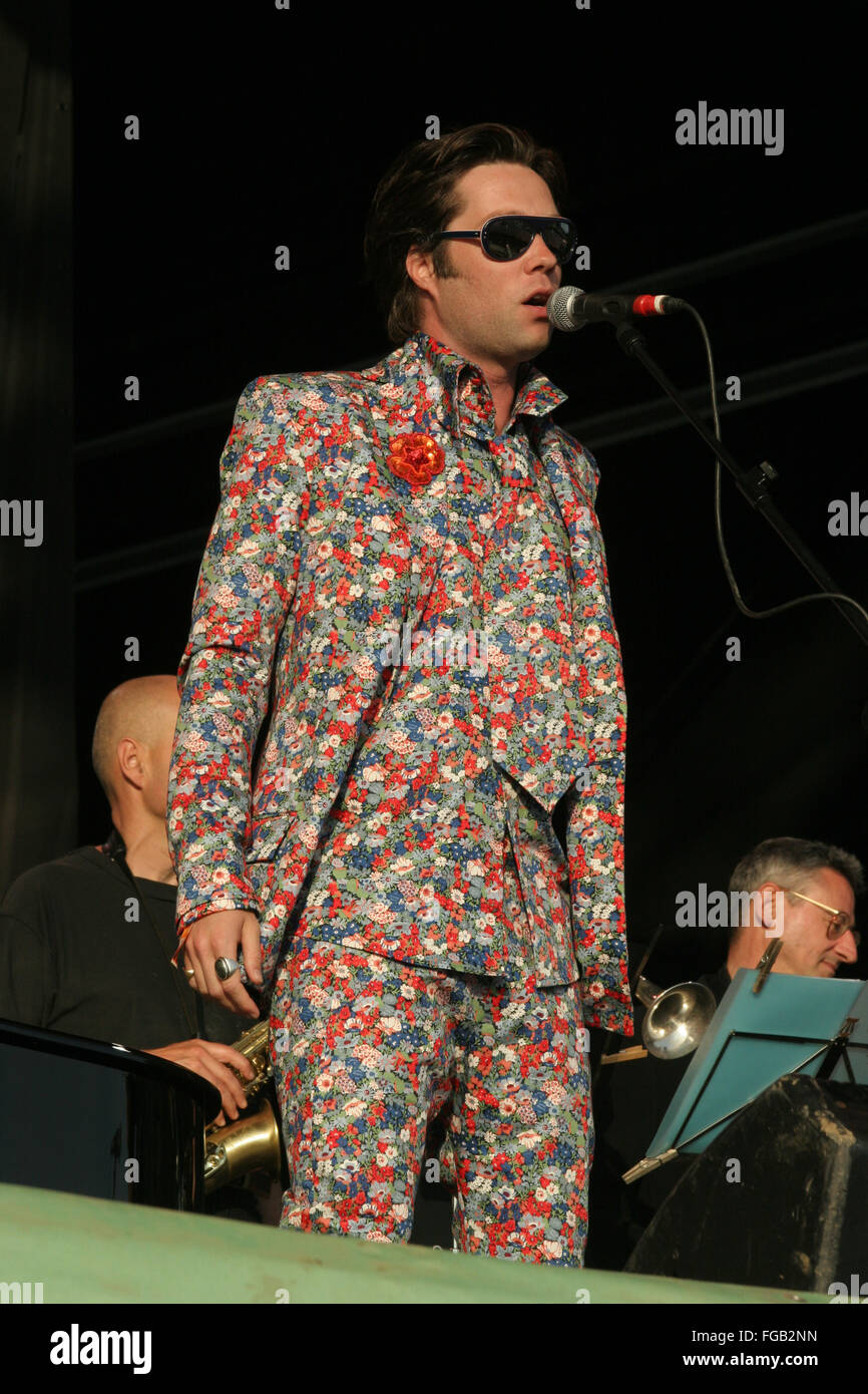 Rufus wainwright glastonbury 2005 hires stock photography and images