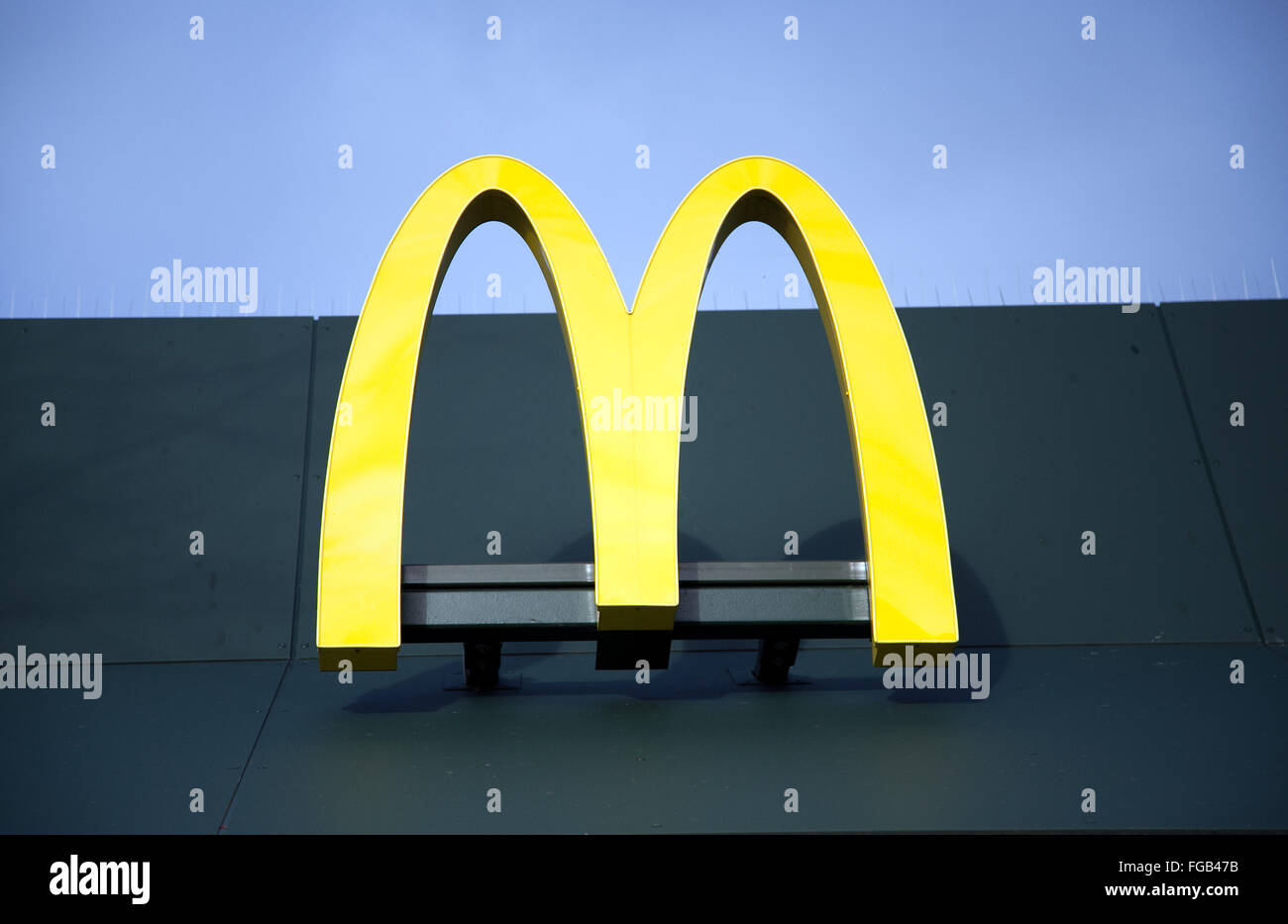 A sign outside of a McDonald's restaurant Stock Photo - Alamy