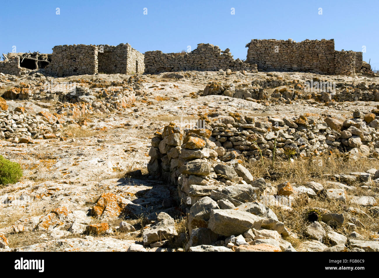 Griechenland, Kreta, Insel Gavdos, alte Steinhäuser einer verlassenen Siedlung. Stock Photo