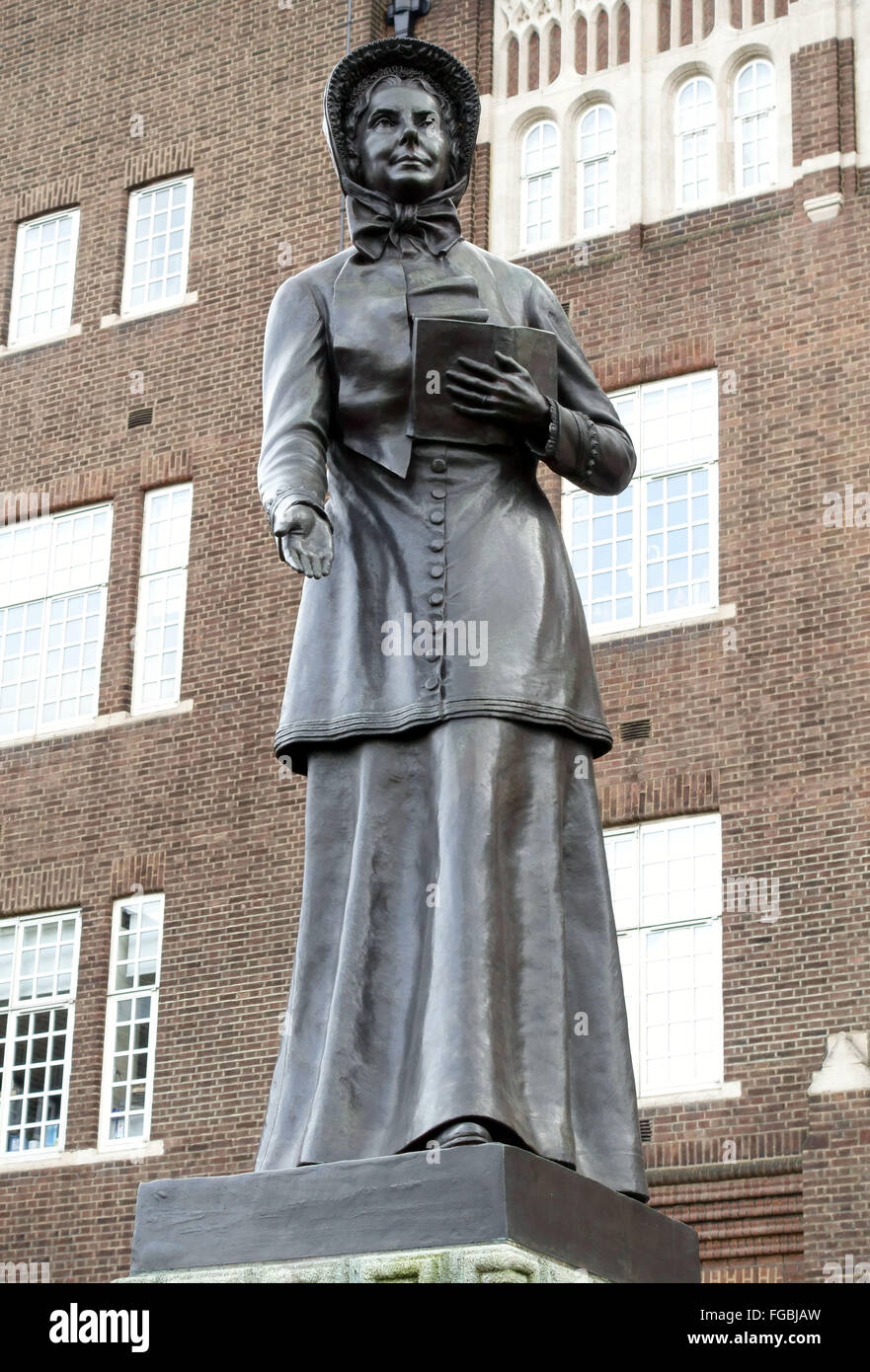 Statue of Catherine Booth of the Salvation Army, South London Stock Photo