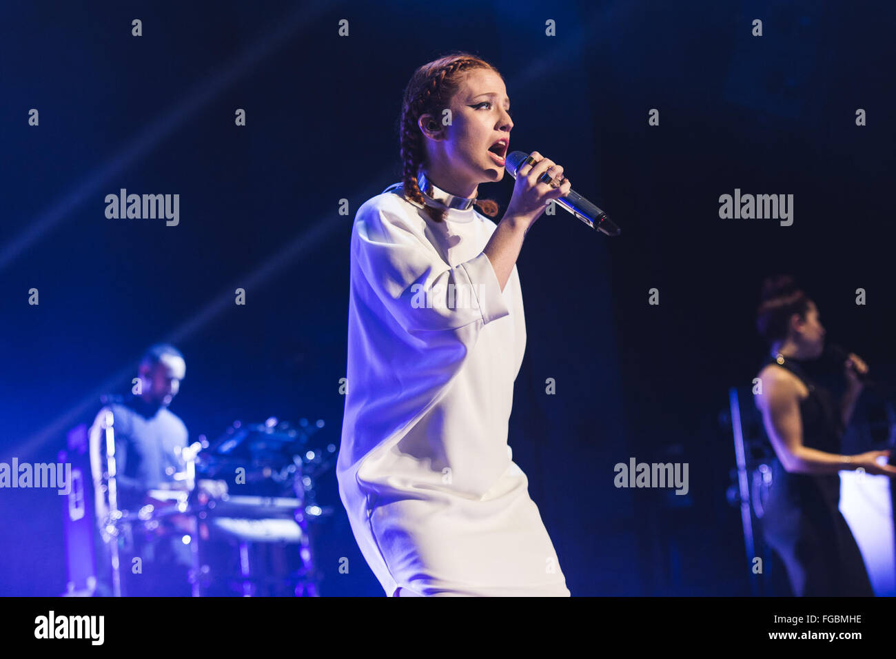 Manchester, UK. 18th February, 2016. Jess Glynne performs at the Manchester Apollo on the opening night of her 2016 UK Tour Credit:  Myles Wright/ZUMA Wire/Alamy Live News Stock Photo