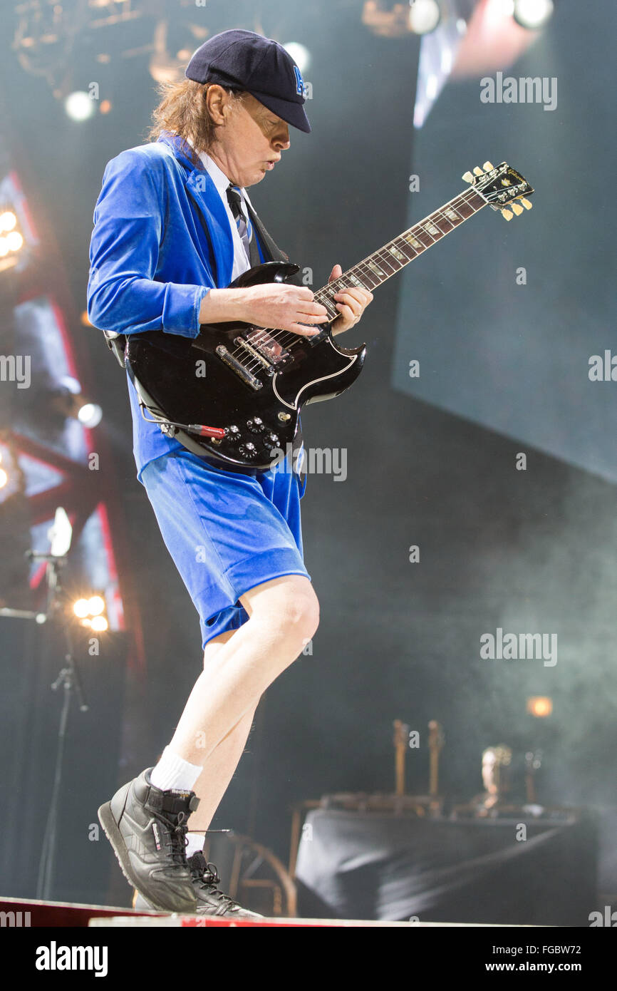 Chicago, Illinois, USA. 17th Feb, 2016. Guitarist ANGUS YOUNG of AC/DC performs live on the Rock or Bust tour at the United Center in Chicago, Illinois © Daniel DeSlover/ZUMA Wire/Alamy Live News Stock Photo