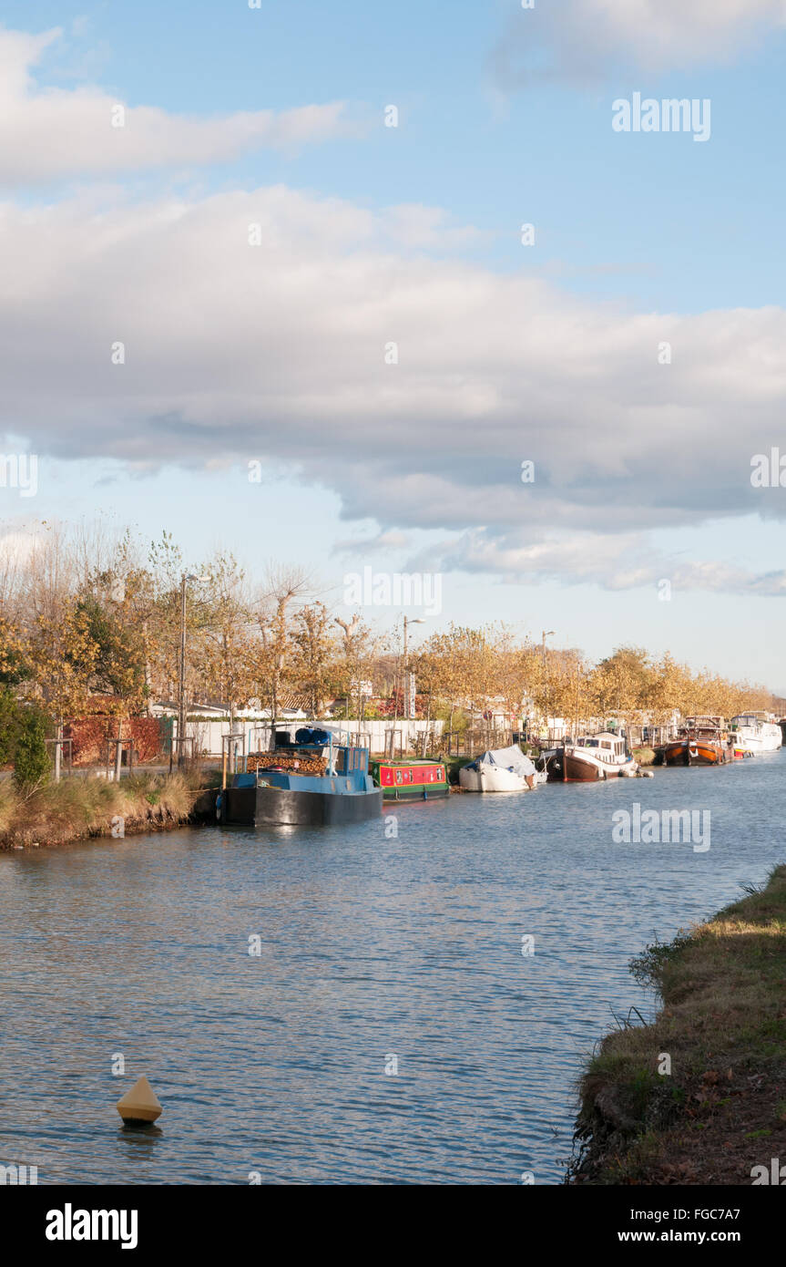Point Multi Batteries Villeneuve Les Béziers Photos Live aboard boats hi-res stock photography and images - Alamy