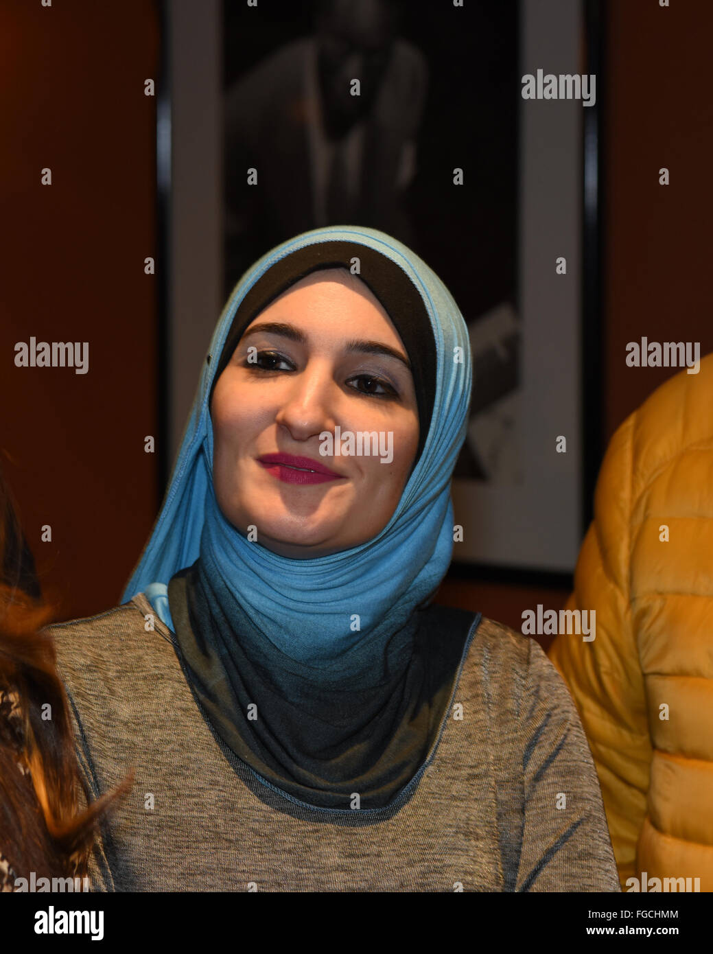 Arab American Association of NY President Linda Sarsour on hand to lend support. NYC first lady Chirlane McCray joined business and community leaders at Harlem's landmark restaurant, Sylvia's, to collect supplies for hard-pressed resident of Flint, MI. (Photo by Andy Katz / Pacific Press) Stock Photo