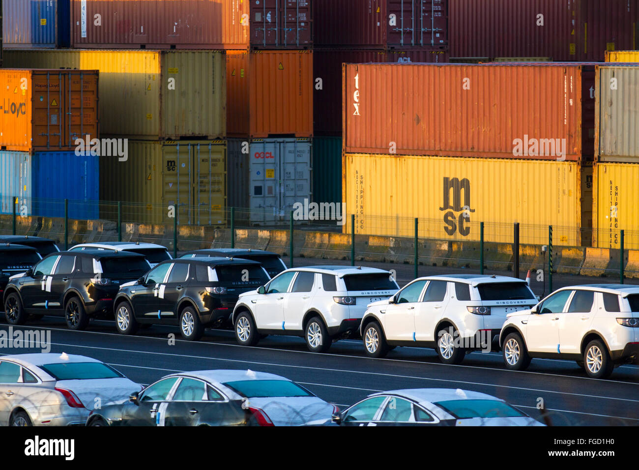 British Land Range Rover vehicles for export at  Liverpool, Merseyside, UK. Peel Ports £300m deep water container terminal, which can now handle the biggest container vessels in the world, and when fully operational Liverpool2 dock at Seaforth will be able to handle 95% of the world’s biggest cargo ships. If Britain votes to leave the EU, it will have to negotiate a new trading relationship with what would now be a 27 member organisation. The EU is responsible for around 50pc of UK goods. & car exports and 35pc of its services exports, or around 12pc to 13pc of GDP. Stock Photo