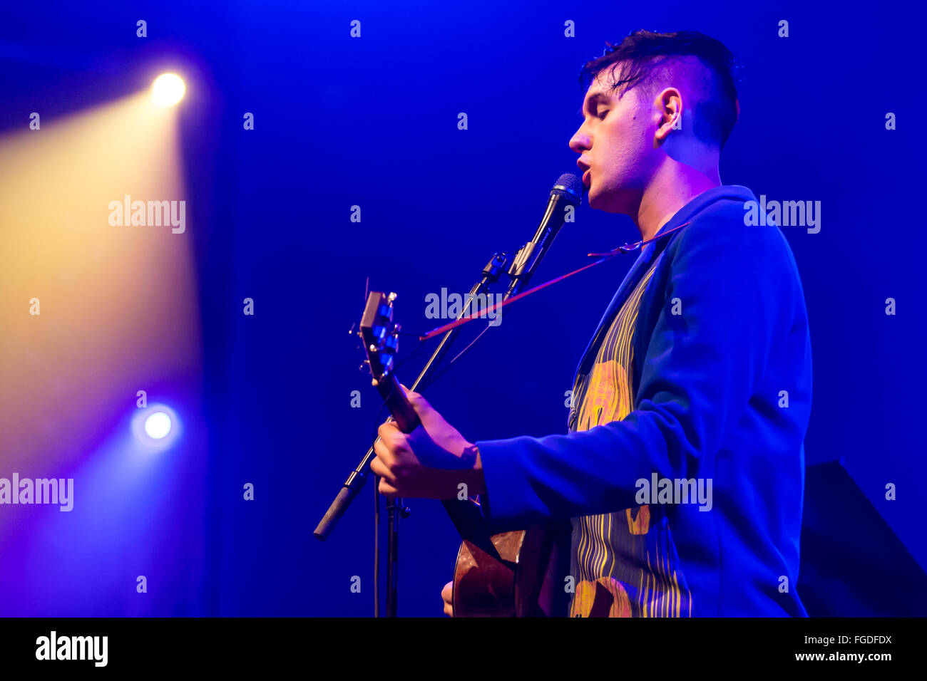 Ambon ketiga lirik orang Cord Gitar Ambon ketiga lirik orang Lirik Lagu