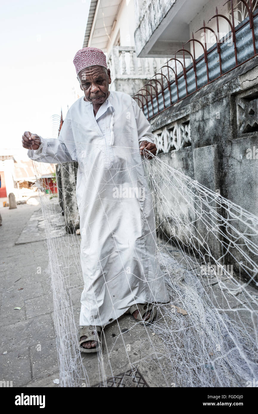 Fisherman repairing his net hi-res stock photography and images - Page 5 -  Alamy