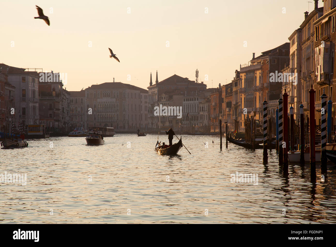 Venice gondola sunset hi-res stock photography and images - Alamy