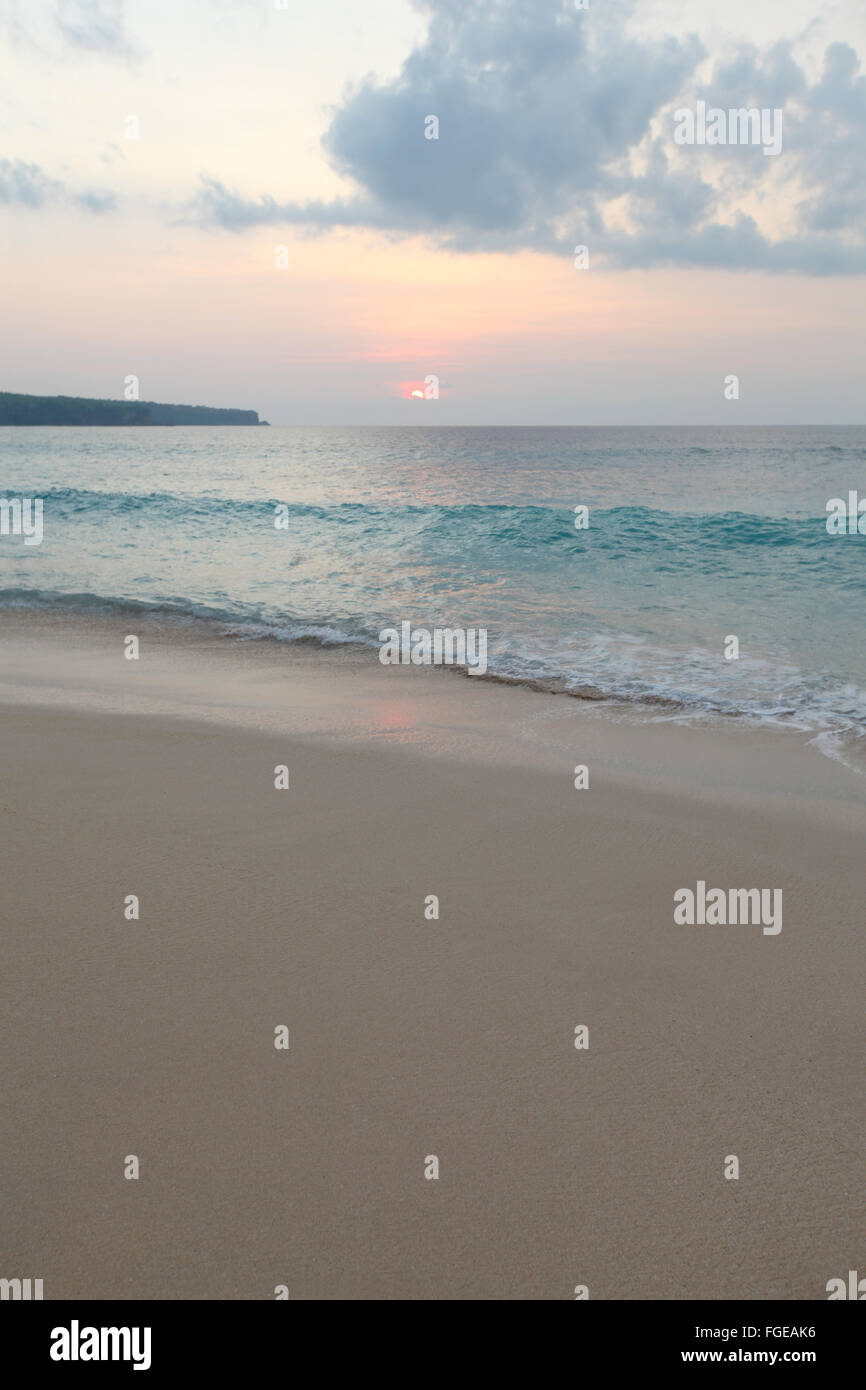 Soft pink sunset over ocean hi-res stock photography and images - Alamy