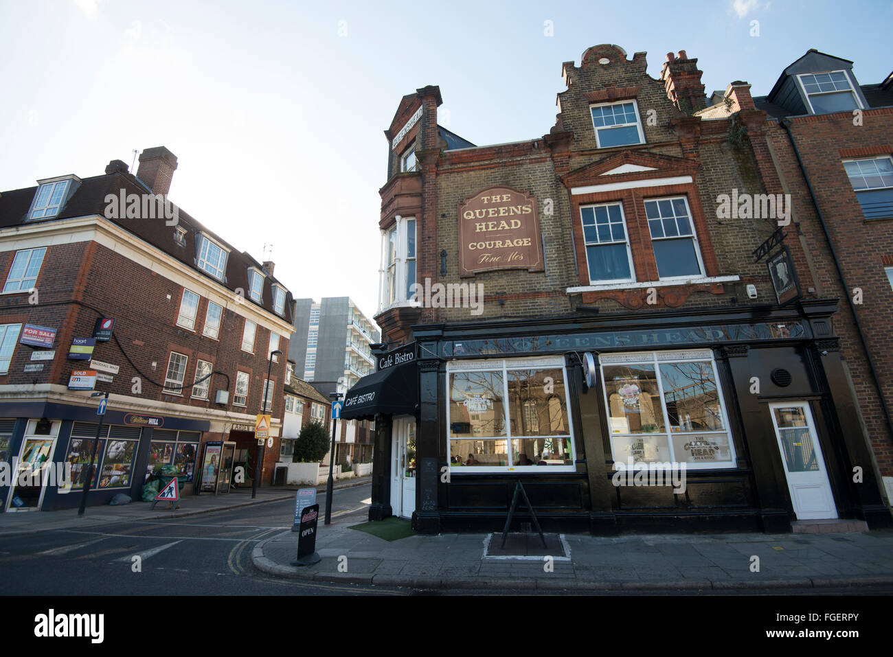 Exterior of the Queens Head on Black Prince Road in Vauxhall, South London England UK Stock Photo