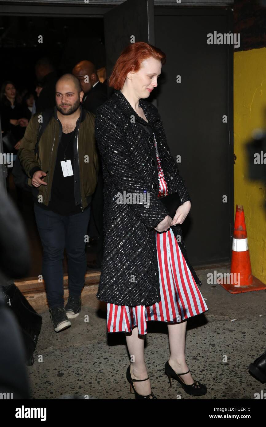 New York, NY, USA. 18th Feb, 2016. Karen Elson at fashion show for Marc Jacobs Fall 2016 Fashion Show - New York Fashion Week, Park Avenue Armory, New York, NY February 18, 2016. © Andres Otero/Everett Collection/Alamy Live News Stock Photo