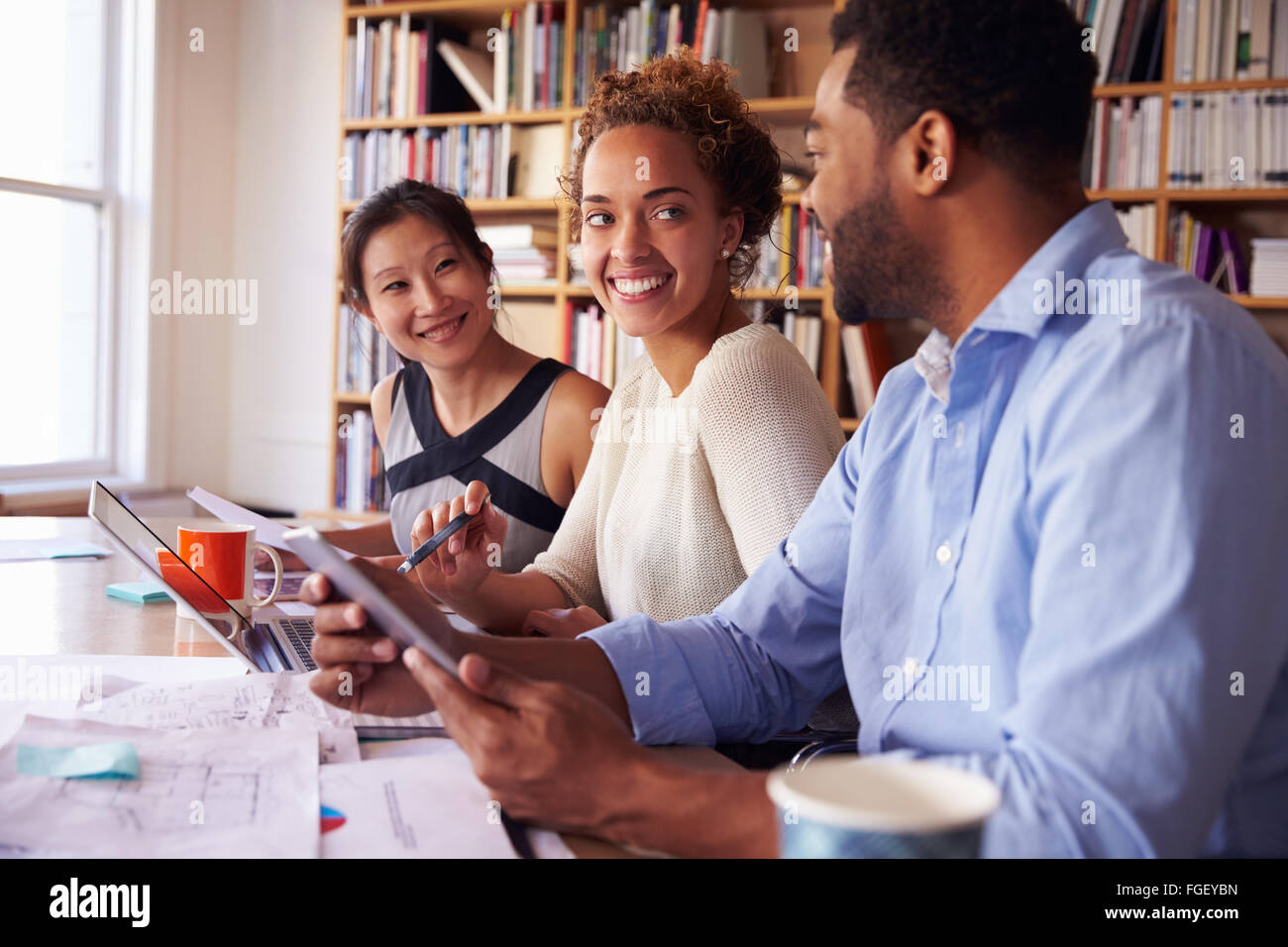 Office business meeting team hi-res stock photography and images - Alamy