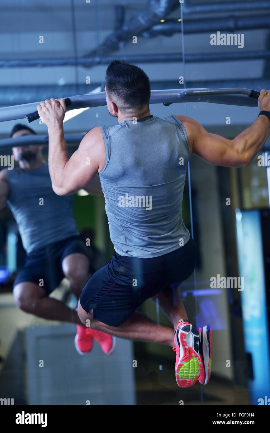 Guy gym hi-res stock photography and images - Alamy