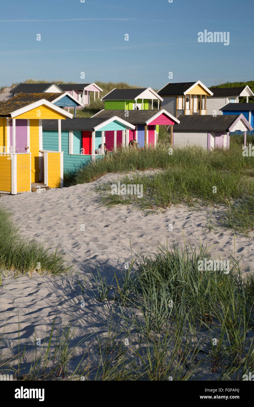 Beach huts amongst sand dunes, Skanör Falsterbo, Falsterbo Peninsula, Skåne (Scania), South Sweden, Sweden, Scandinavia, Europe Stock Photo