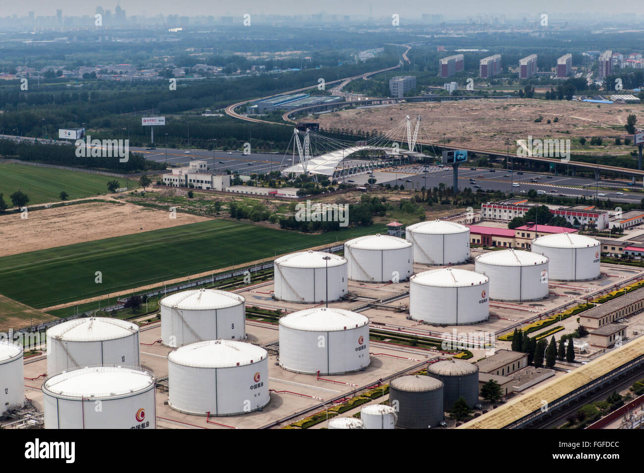 Oil tank hires stock photography and images Alamy