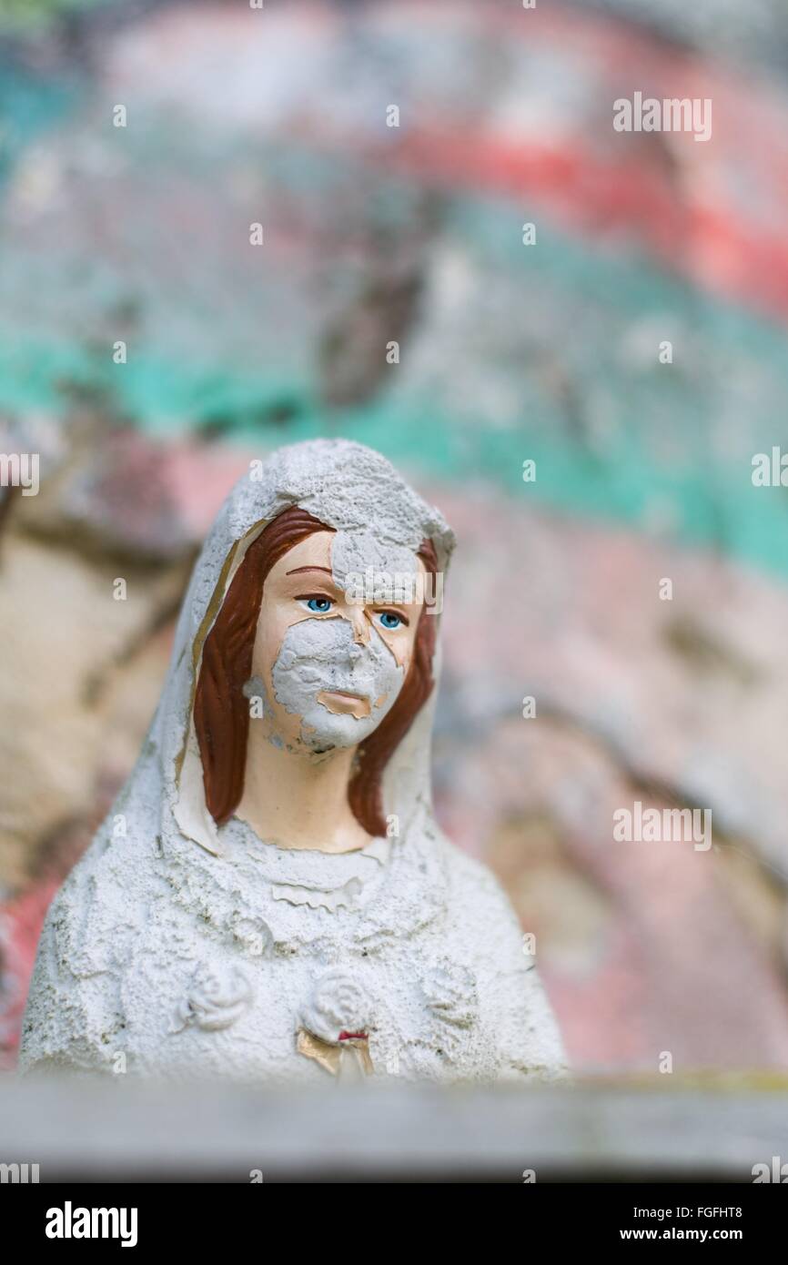 Broken statue jesus hires stock photography and images Alamy
