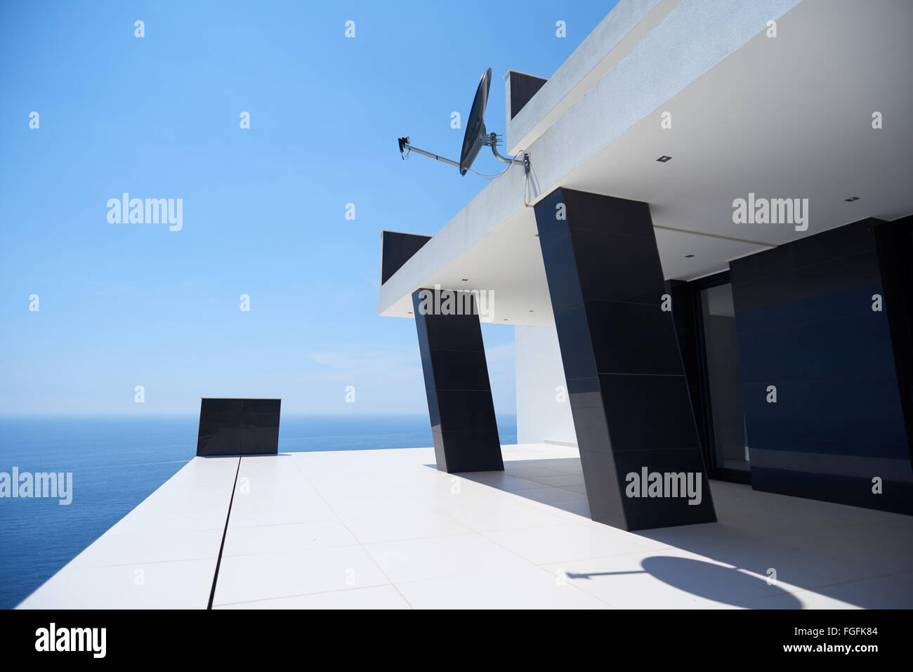 House exterior lighting hi-res stock photography and images - Alamy