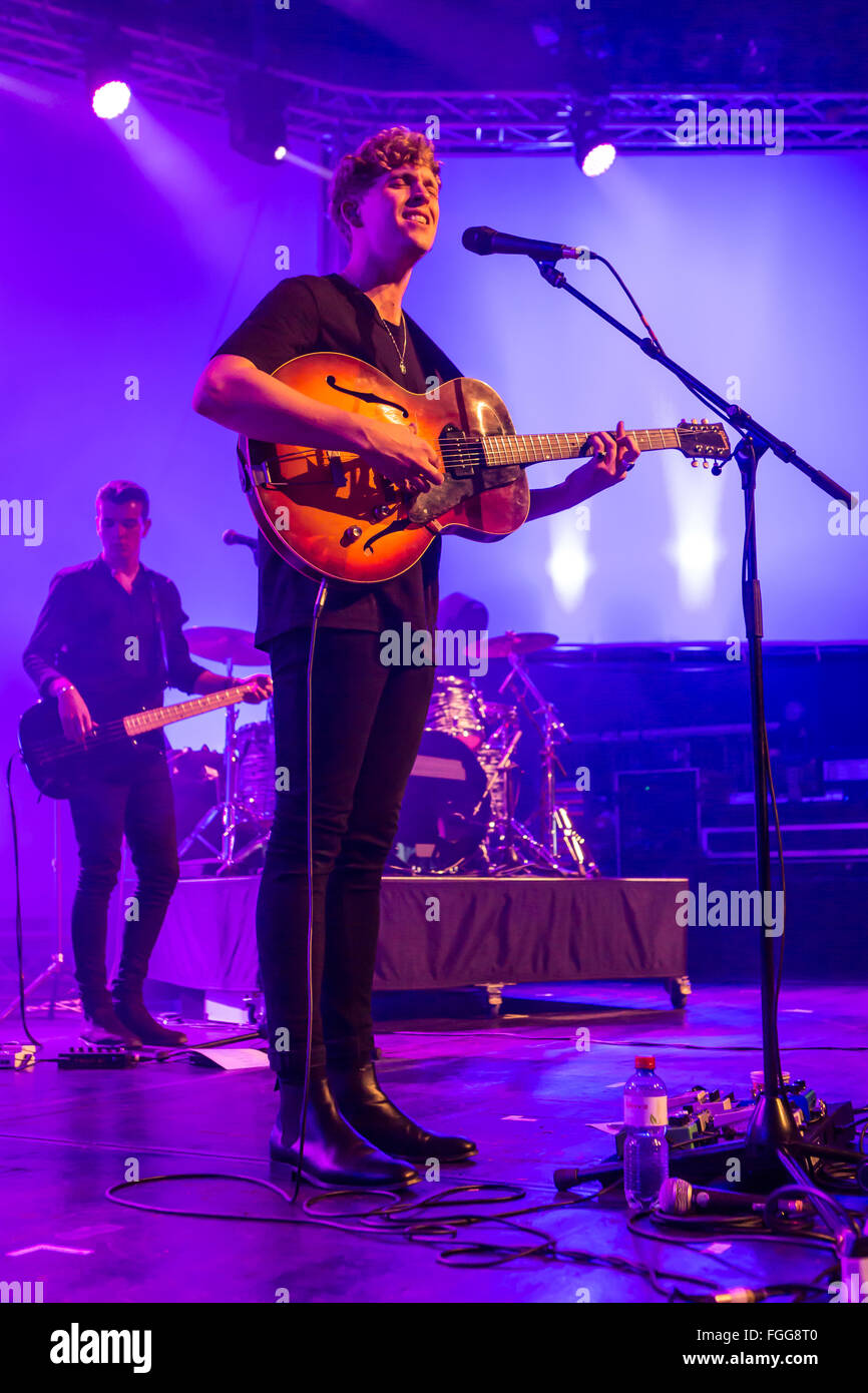 David rhodes singer hi-res stock photography and images - Alamy