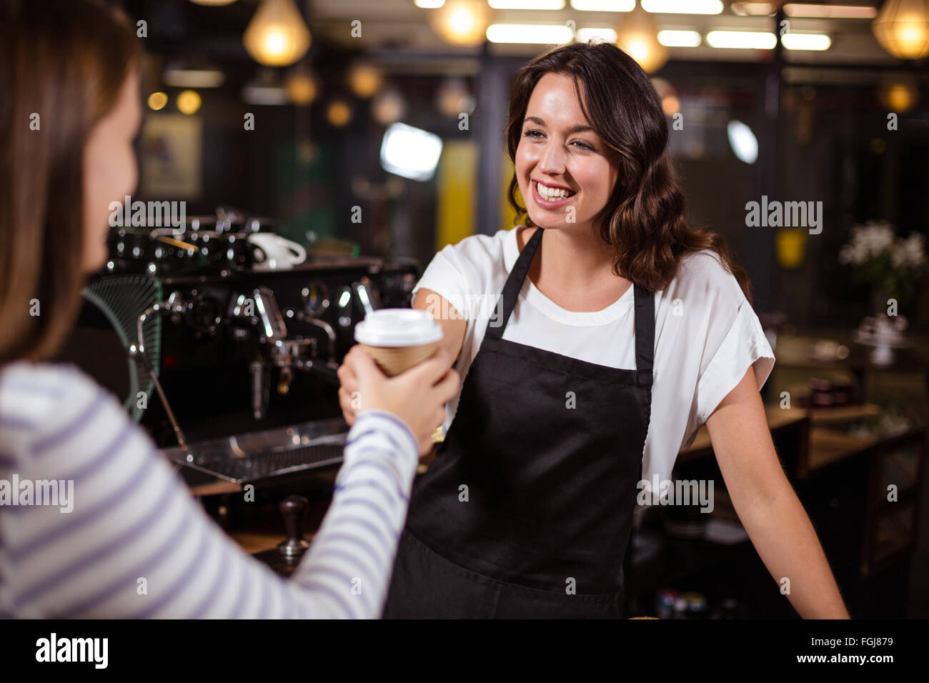 Девушка бариста. Бариста девушка. Красивая девушка бариста. Бариста девушка. Бариста девушка.