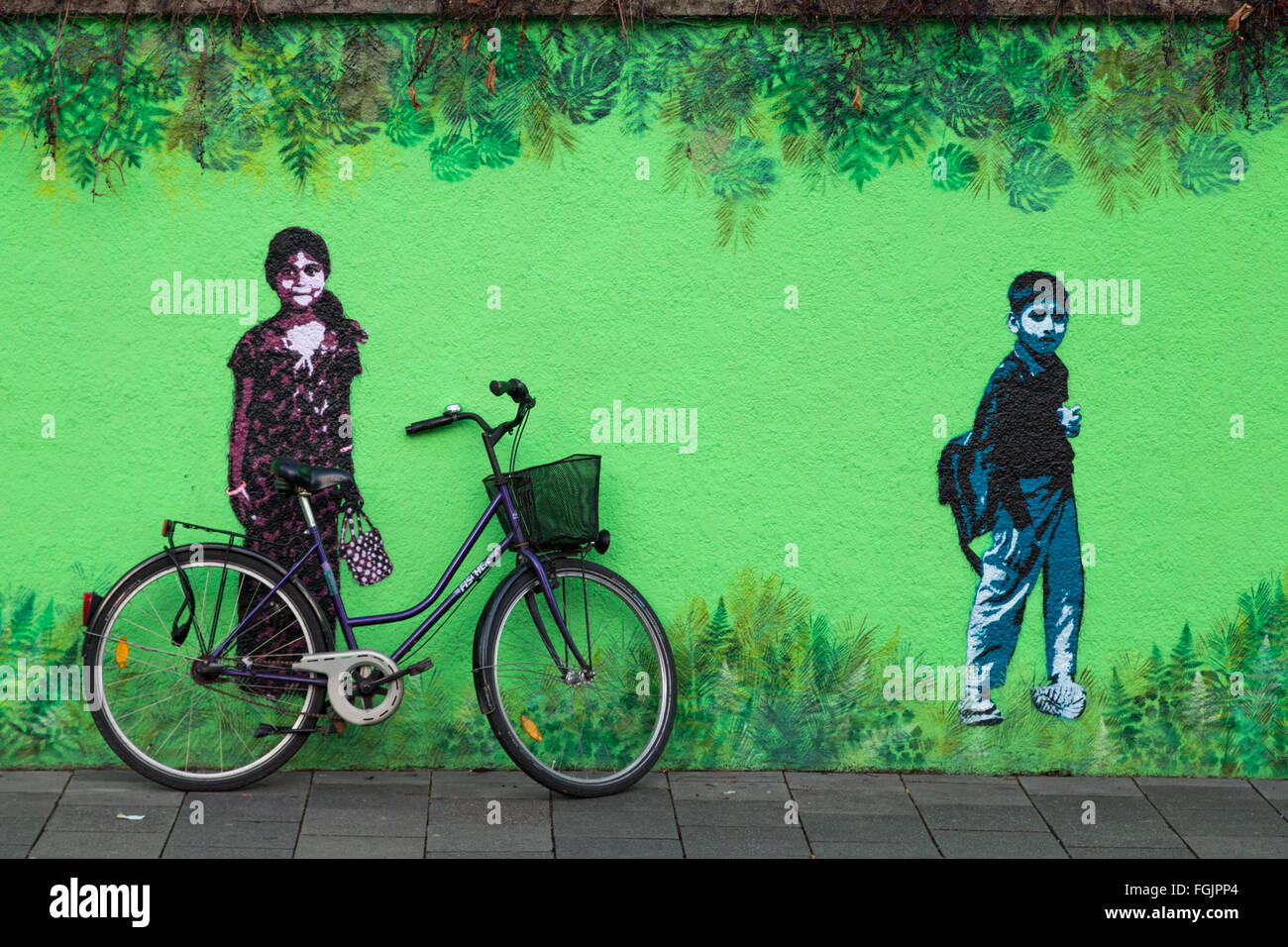 scenes from pink floyd wall, Berlin Wall, Federal Republic