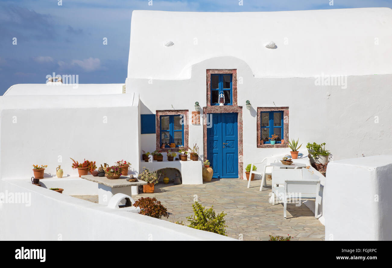 Santorini - The typically little house and yard with he flowers in Oia. Stock Photo