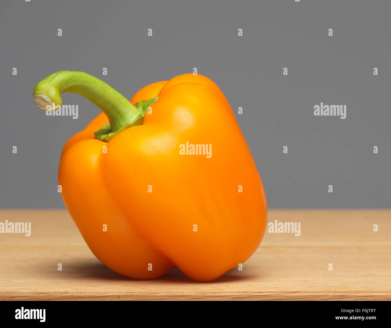 Yellow Pepper on chopping board Stock Photo - Alamy