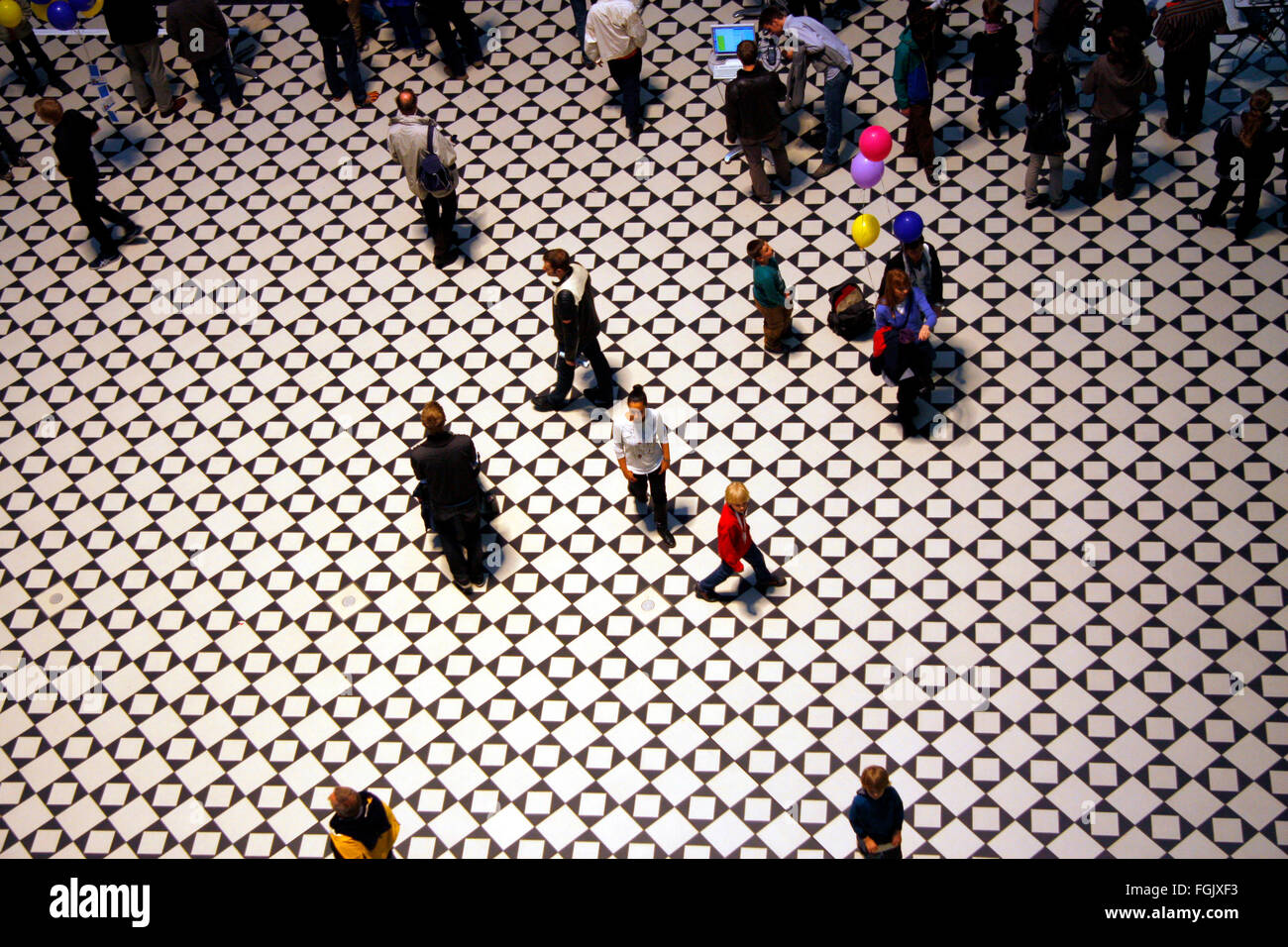 Symbolbild: Demographie - Menschen, Lichthof der TU, Lange Nacht der Wissenschaften, TU Berlin, 2. Juni 2012, Berlin. Stock Photo