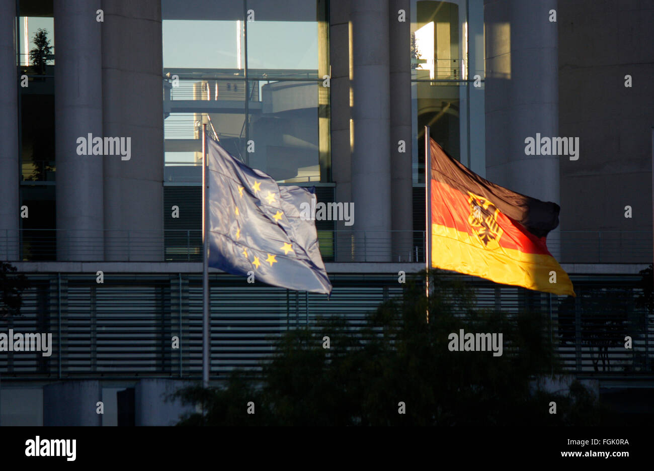 Fahne/ Flagge: EU/ Europaeische Union, Deutschland vor dem Bundeskanzleramt, Berlin. Stock Photo