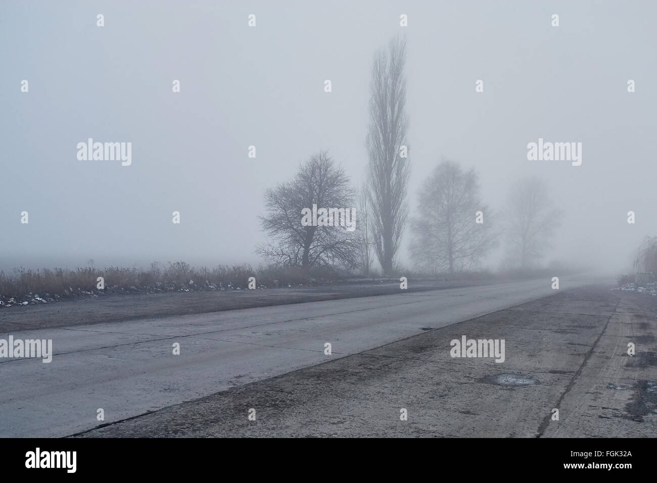 Trash on the side of the road hi-res stock photography and images - Alamy