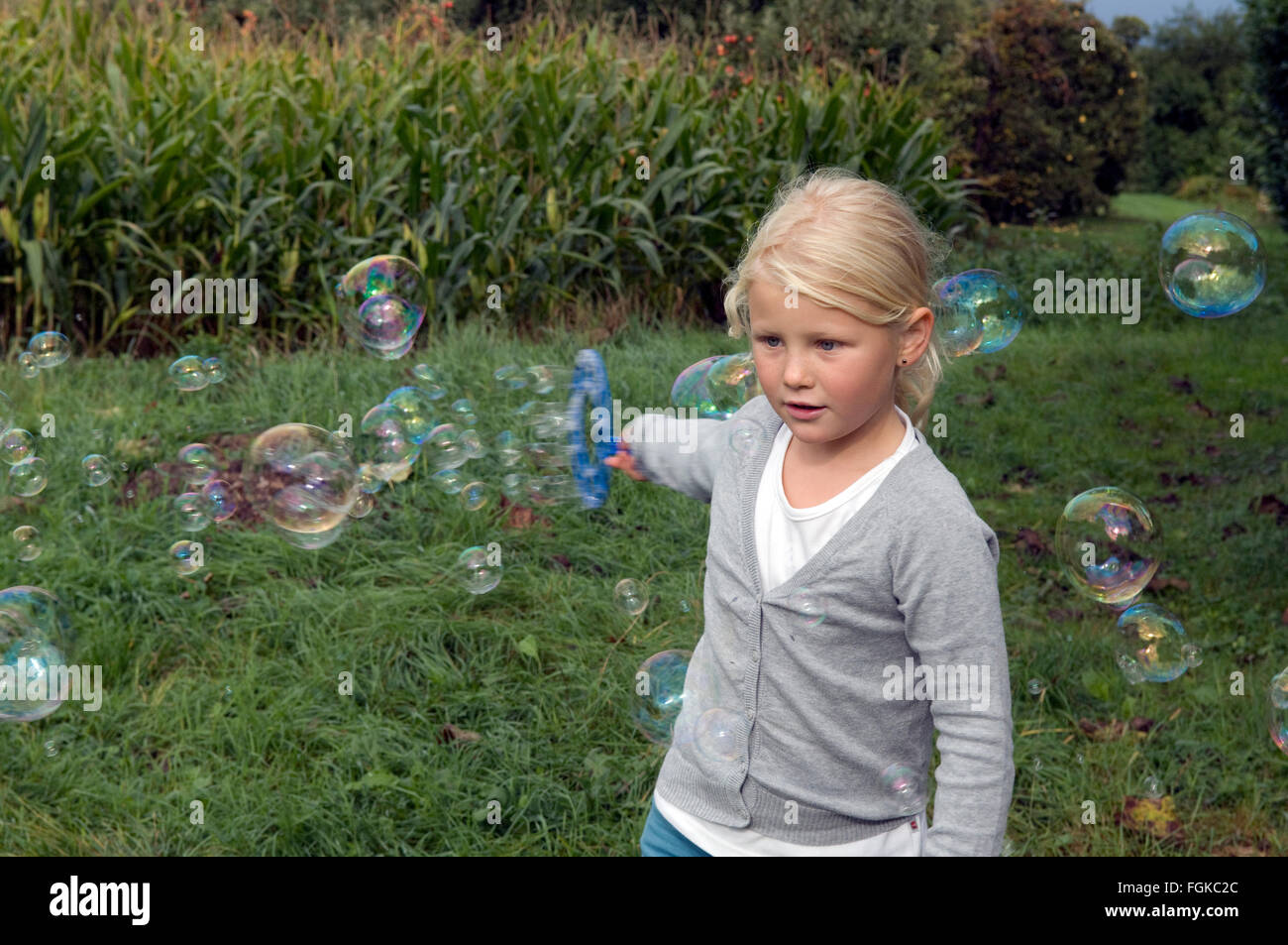 Maedchen, Seifenblasen, Stock Photo