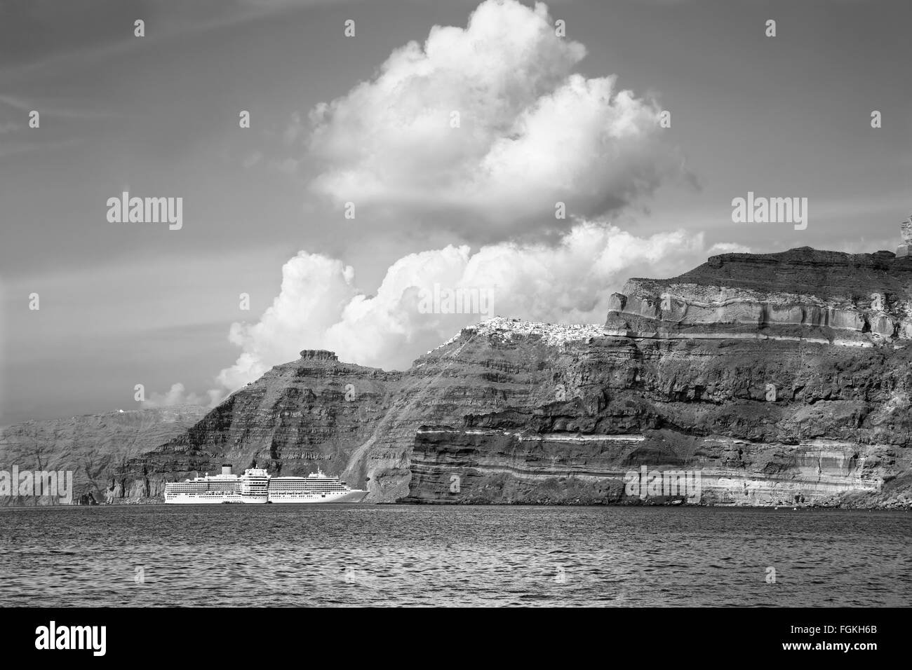 Santorini - The cliffs of calera with the cruises withe the Imerovigli and Skaros in the background. Stock Photo