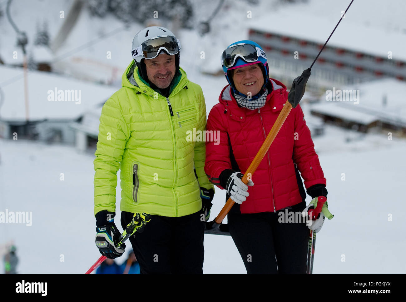 Axamer Lizum, Austria. 14th Jan, 2016. Former downhill skiers Christian Neureuther (L) and Rosi Mittermaier pictured in the skiing resort of Axamer Lizum, Austria, 14 January 2016. Photo: Angelika Warmuth/dpa/Alamy Live News Stock Photo