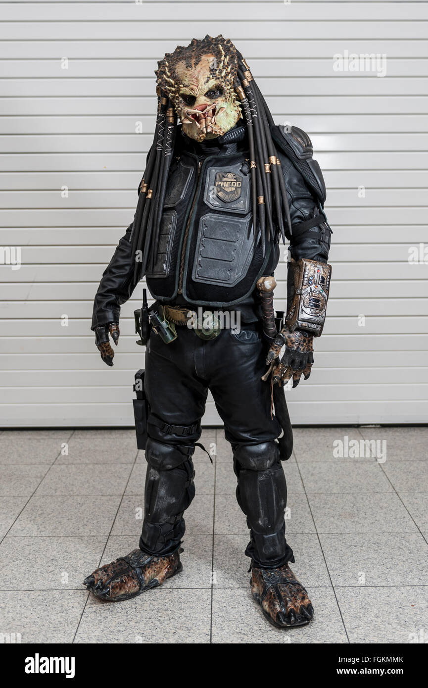 Predator cosplay hi-res stock photography and images - Alamy