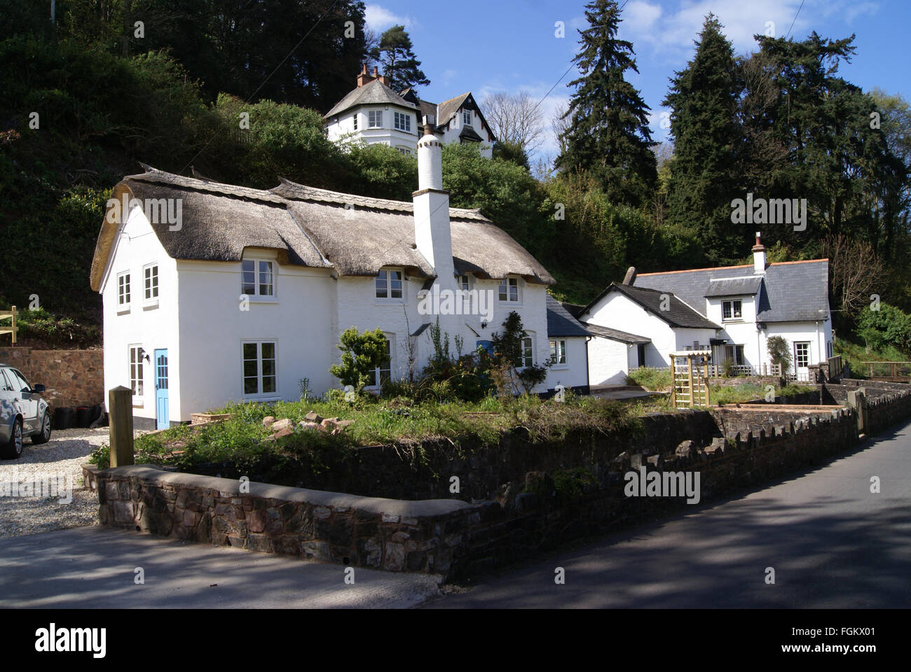 A large thatched house in a small English village Stock Photo