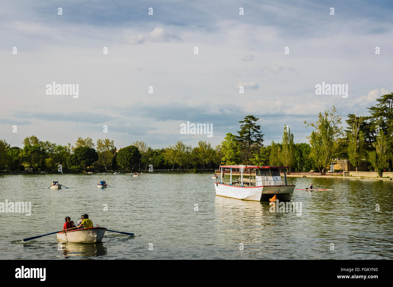 People in leisure time on the Country House lake, Madrid, Spain Stock Photo