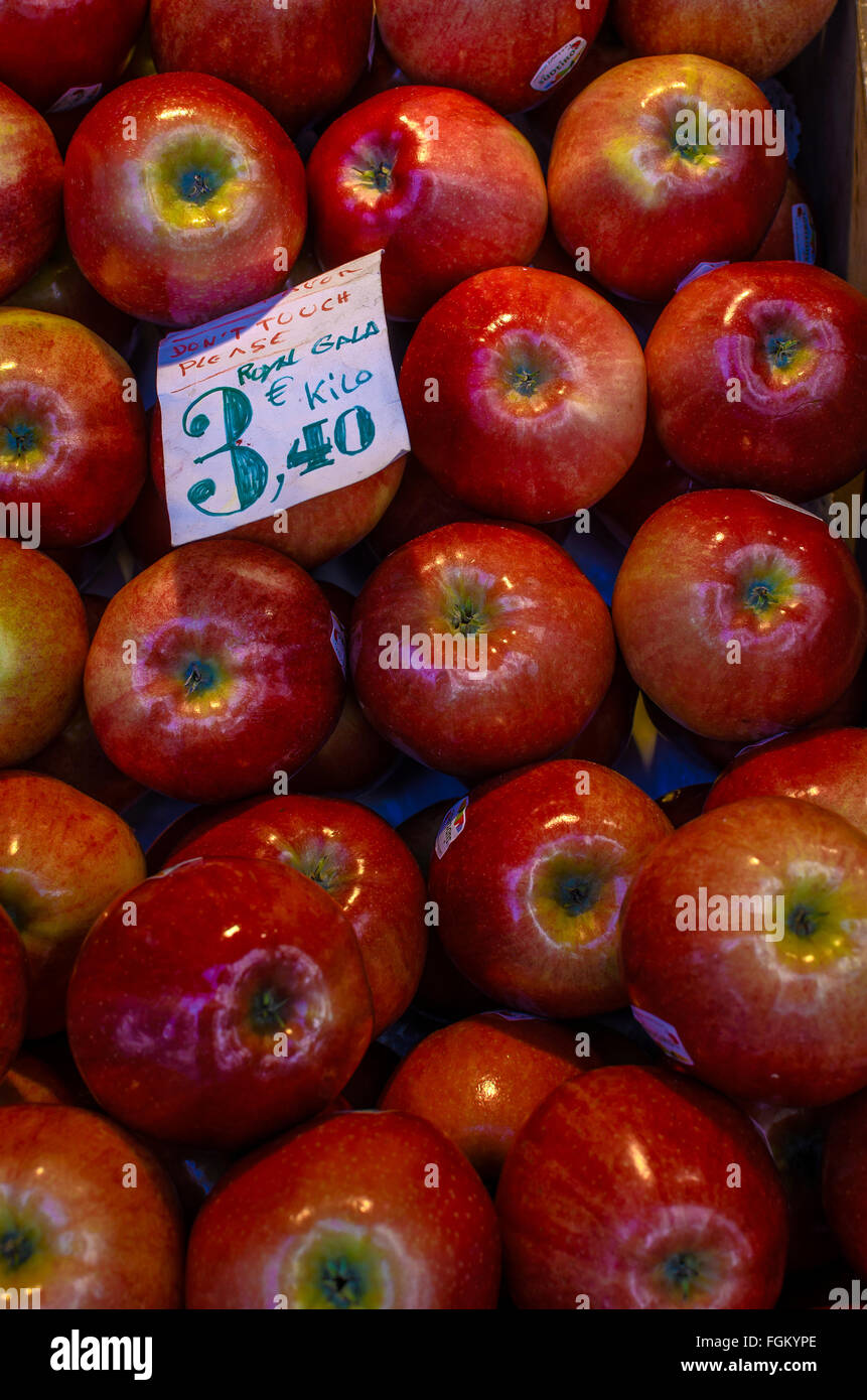 Spanish apples hires stock photography and images Alamy
