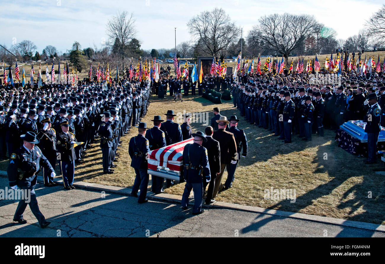 Timonium, Maryland, USA. 20th Feb, 2016. February 20, 2016 Pall bearers carry the casket at