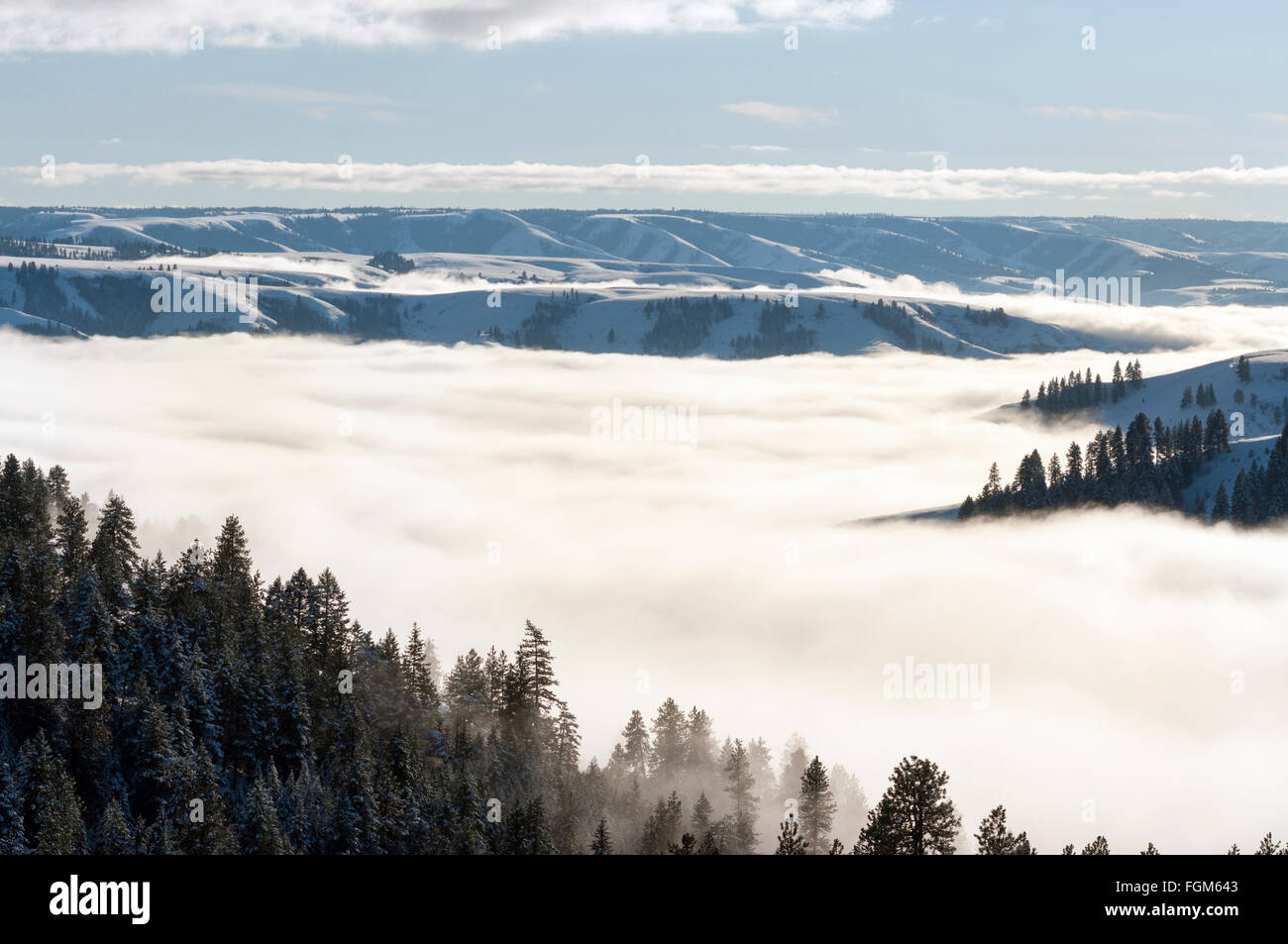 Fog Filled Valley High Resolution Stock Photography and Images - Alamy