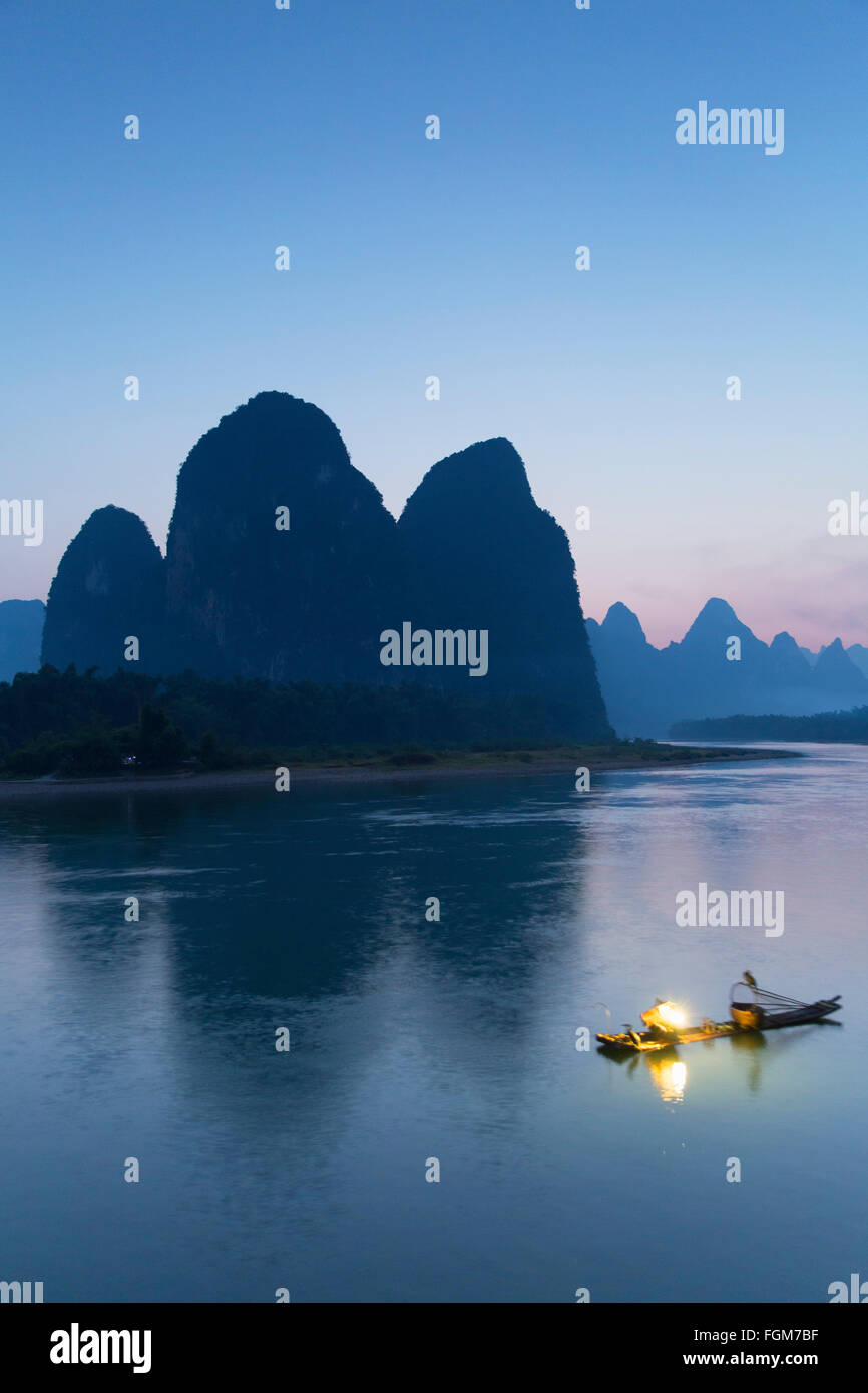 Cormorant fisherman on Li River at dusk, Xingping, Yangshuo, Guangxi, China Stock Photo