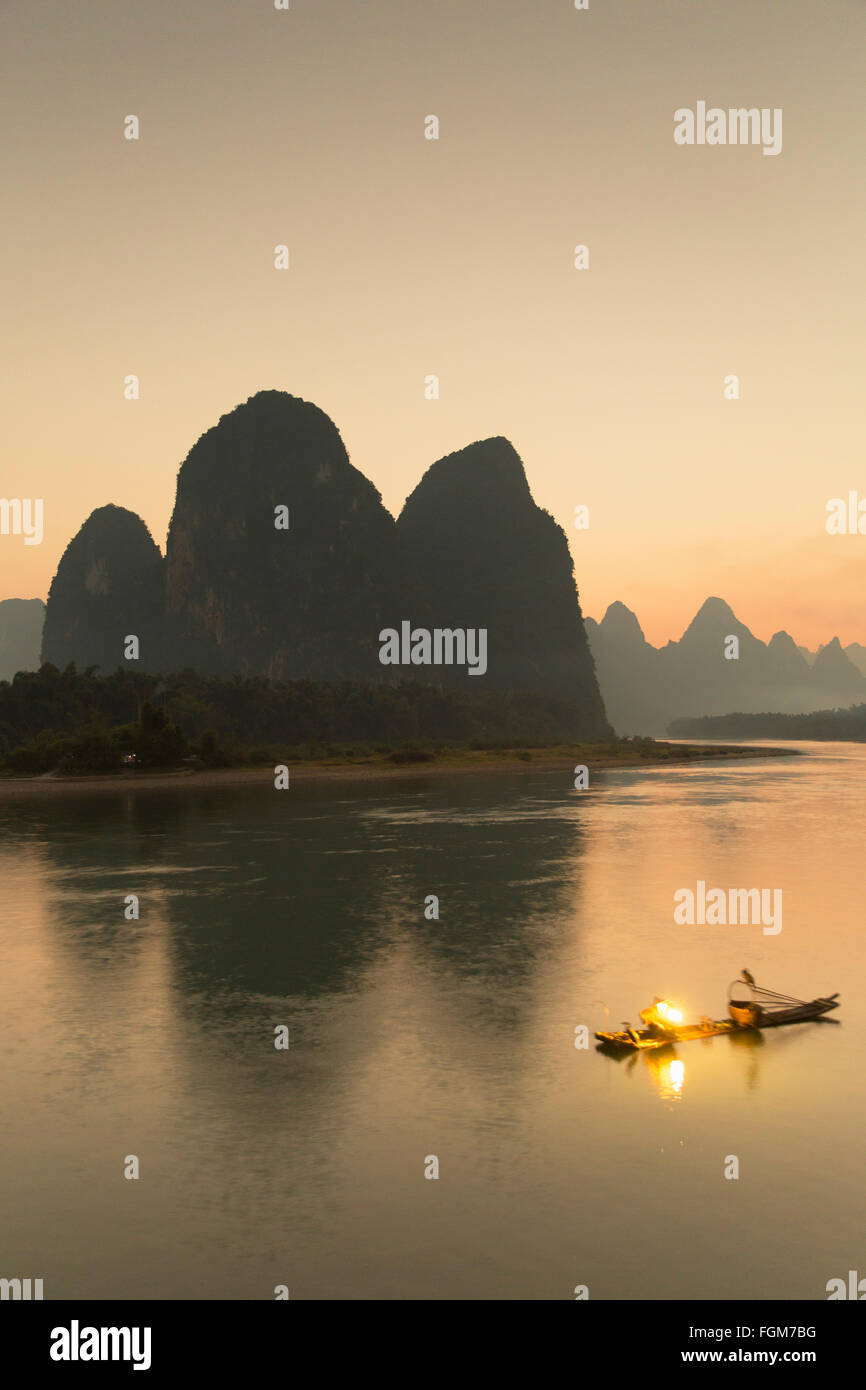 Cormorant fisherman on Li River at dusk, Xingping, Yangshuo, Guangxi, China Stock Photo
