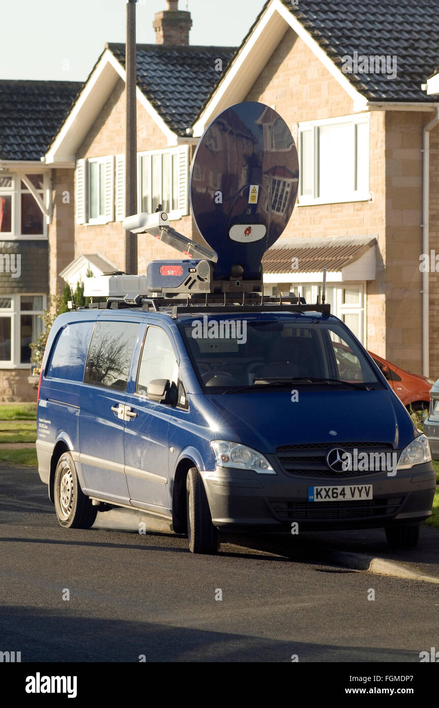 tv news crew satellite vans van  gathering local national television broadcast broadcasters worthy event events camera video cam Stock Photo