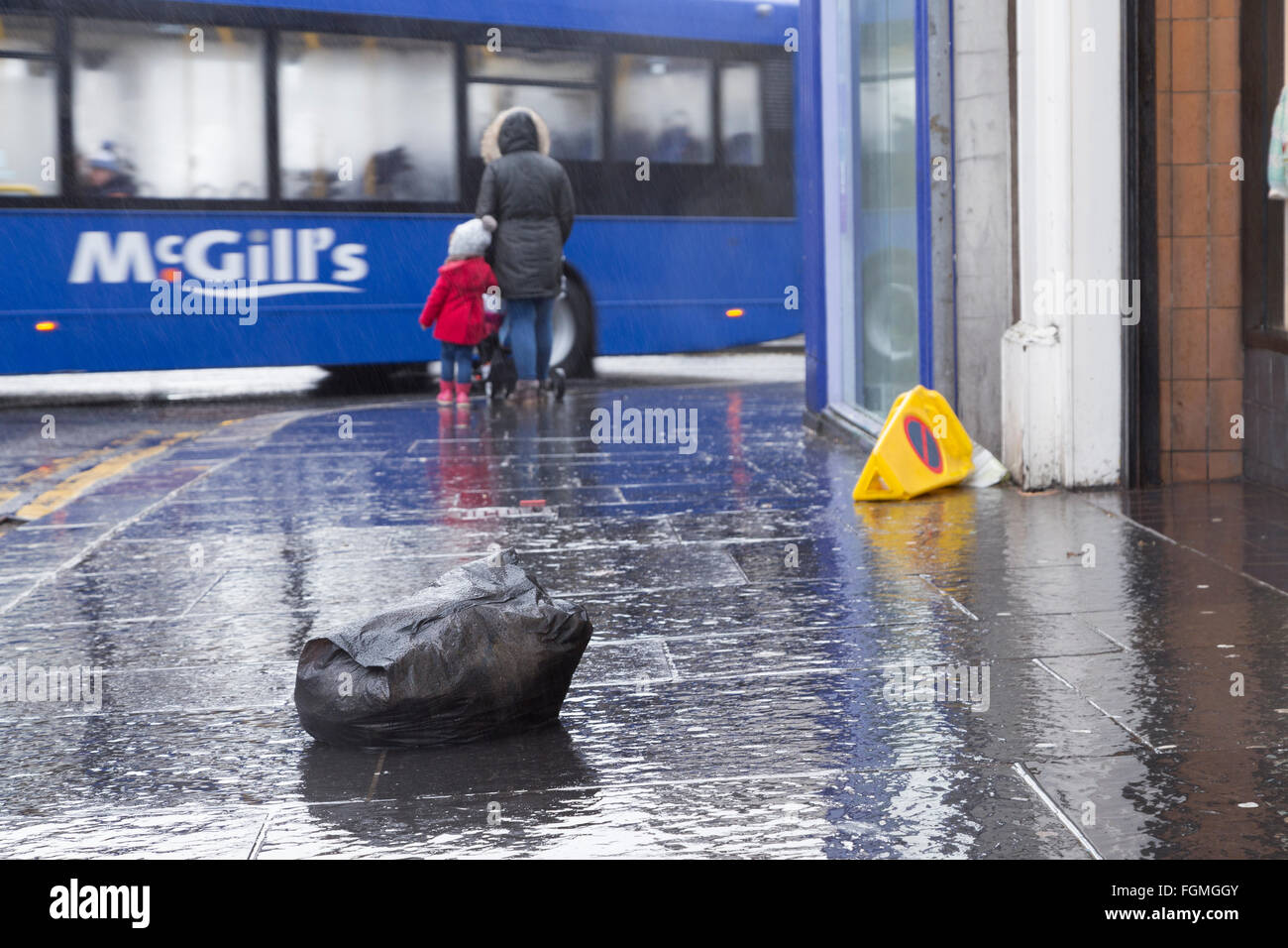 rubbish on high street in Paisley, 26/01/2016 Stock Photo