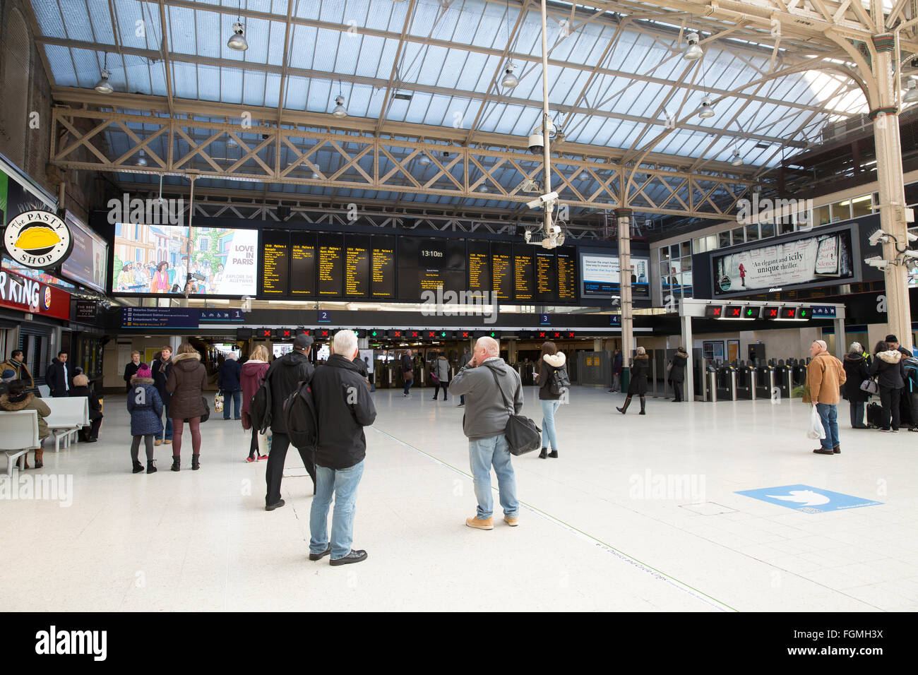 Interior of Charing Cross railway station in London Stock Photo Alamy